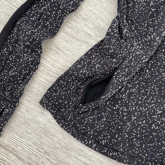 Lululemon black and white half zip pullover with pockets size 4 - Picture 4 of 7